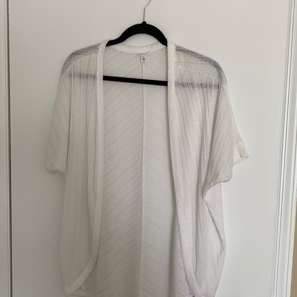 Aeropostale Tops - AEROPOSTALE, size S/P , white layering piece.